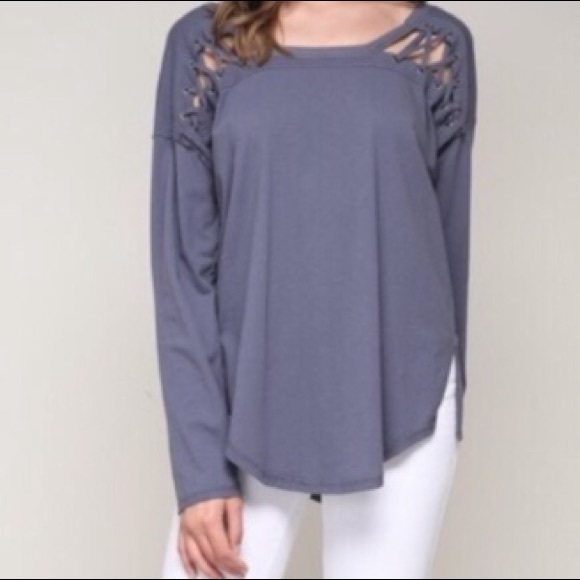 SALE❣️🎉 Host Pick🎉 Boutique Blouse w/ Cutout Detail - Picture 11 of 14